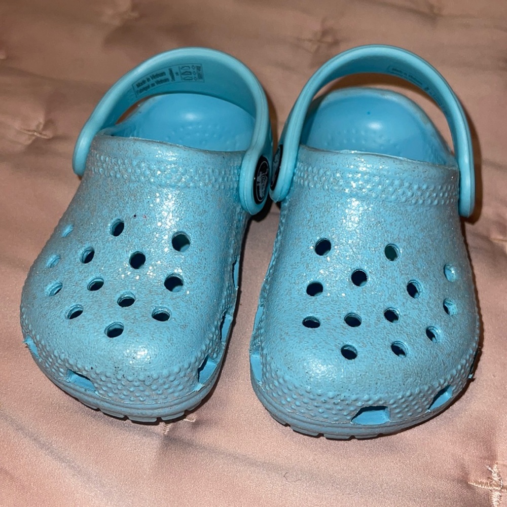 Size 4c baby crocs light blue color. Only worn a handful of times.